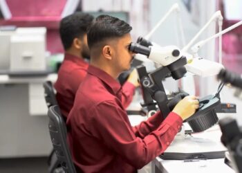 قطر تدشين أول مختبر معتمد لفحص الألماس والأحجار الكريمة