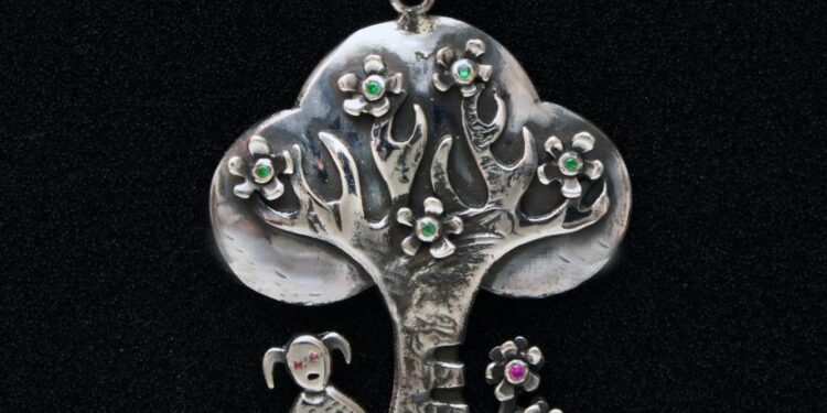 “نوكس آرت جاليري” يشهد أول معرض لفن الحلي بالتعاون مع الفنانة رحاب عبد العال