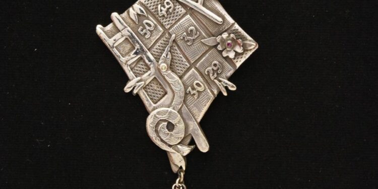 “نوكس آرت جاليري” يشهد أول معرض لفن الحلي بالتعاون مع الفنانة رحاب عبد العال