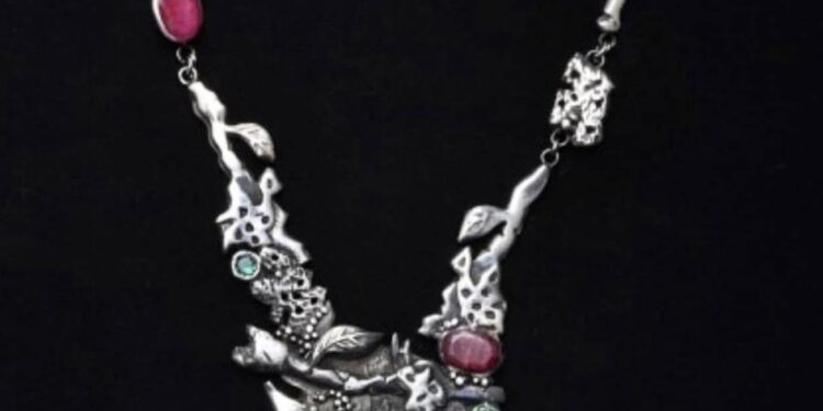 “نوكس آرت جاليري” يشهد أول معرض لفن الحلي بالتعاون مع الفنانة رحاب عبد العال