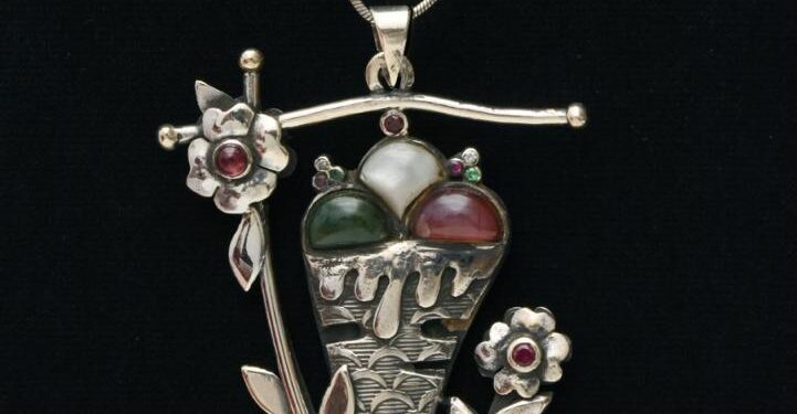 “نوكس آرت جاليري” يشهد أول معرض لفن الحلي بالتعاون مع الفنانة رحاب عبد العال