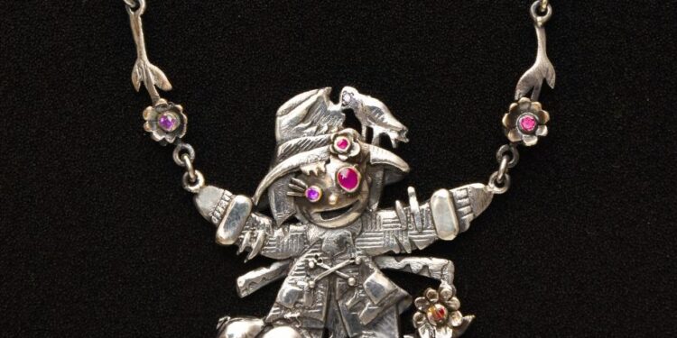 “نوكس آرت جاليري” يشهد أول معرض لفن الحلي بالتعاون مع الفنانة رحاب عبد العال