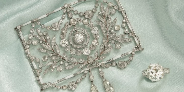 فريمانز وهندمان تعرض 175 قطعة مجوهرات للبيع في مزاد علني