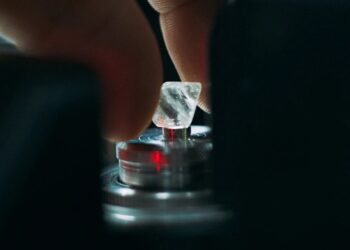 شكوى في الأسواق من نقص الألماس كبير الوزن