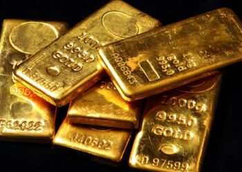 السياسة النقدية للبنوك المركزية تدعم الذهب فوق 3000 دولار