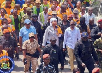 السيدة الأولى في سيراليون تنضم إلى احتجاجات مناجم الماس