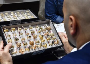 المصريون يشترون 11.1 طن من الذهب في الربع الأول من 2025