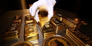 تراجع الذهب وسط ترقب الأسواق صدور بيانات اقتصادية أمريكية هامة