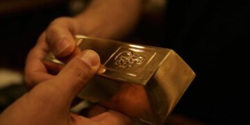 التواترات الجيوسياسية وعدم اليقين الاقتصادي يرفعان الطلب على الذهب