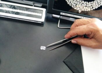 تحديات الألماس الأخلاقي: هل الشفافية ممكنة في سوق معقد؟