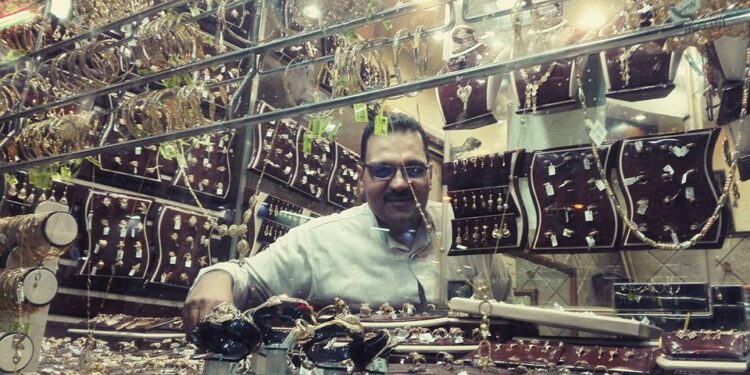 شركات الذهب ترفع مصنعية الجرام للمرة الثانية خلال 2025 93 شركات الذهب ترفع مصنعية الجرام للمرة الثانية خلال 2025