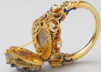 خاتم القنفذ الشمسي: عندما تتحول المجوهرات إلى أدوات لقياس الزمن