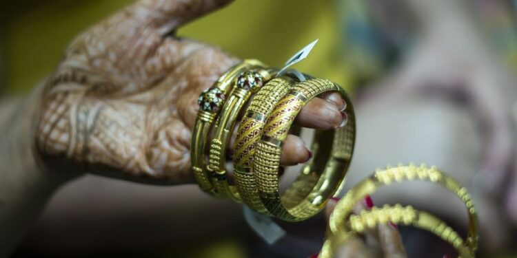 «آي صاغة»: الذهب يتراجع مع الاتفاق التجاري المحتمل بين الولايات المتحدة والمملكة المتحدة 94 «آي صاغة»: الذهب يتراجع مع الاتفاق التجاري المحتمل بين الولايات المتحدة والمملكة المتحدة