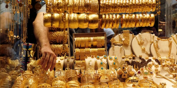 الصين تُخفّض حصص استيراد الذهب سعيًا لوقف ارتفاع اليوان