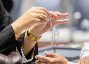 استقرار أسعار الذهب في الخليج وسط تراجع عالمي.. والسوق يترقب التطورات السياسية والاقتصادية