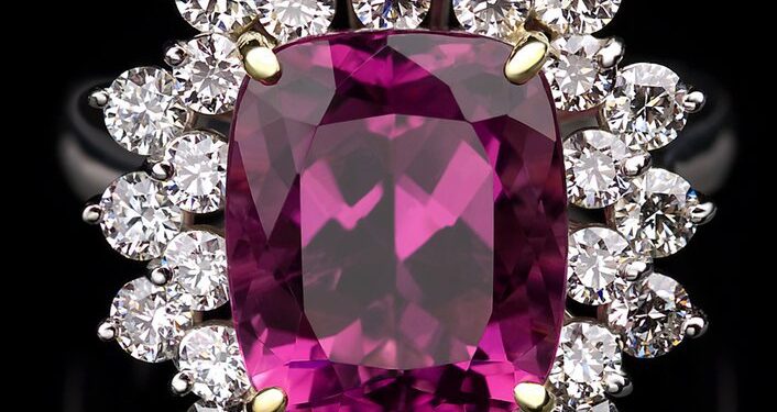 شركات المجوهرات تراجع استراتيجياتها بسبب ارتفاع أسعار الذهب