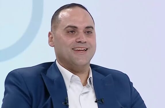 محمود جمال سعيد يكتب: الذهب يتفوق على اليورو.. هل بدأ عصر المعدن الأصفر كعملة العالم البديلة؟ 94 محمود جمال سعيد يكتب: الذهب يتفوق على اليورو.. هل بدأ عصر المعدن الأصفر كعملة العالم البديلة؟