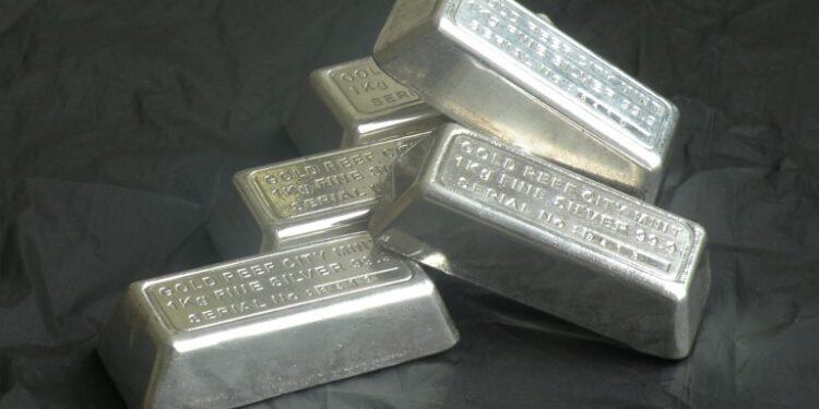 «الملاذ الآمن»: الفضة تتراجع محليًا وترتفع عالميًا.. فرص استثمارية واعدة رغم التقلبات