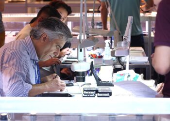 هونج كونج تستعد لاستقبال أضخم معرض مجوهرات في آسيا