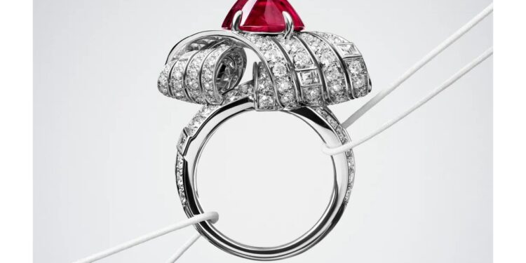 كارتييه تكشف عن مجموعة “En Équilibre” في ستوكهولم