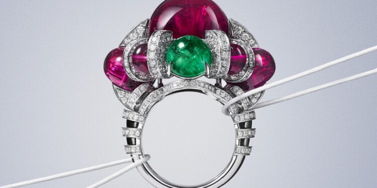 كارتييه تكشف عن مجموعة “En Équilibre” في ستوكهولم