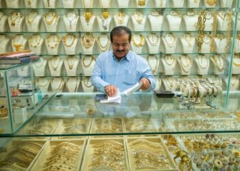 لماذا يسعى الإيرانيون إلى الأمان عبر الذهب؟