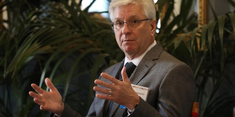 الفيدرالي الأمريكي يُغير النغمة… ويُمهّد لأول خفض في أسعار الفائدة.. والذهب يستعد