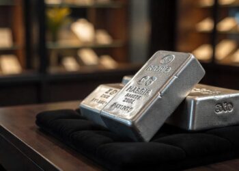 أسعار الفضة تتراجع مع تراجع التوترات وعودة المستثمرين للسندات