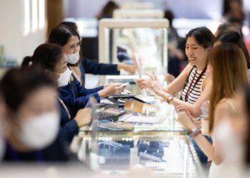 ترامب يمدد مهلة الرسوم الجمركية ويهدد بزيادتها على 14 دولة بينها دولتان رئيسيتان في تجارة الألماس والأحجار الكريمة