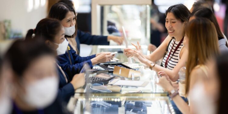 ترامب يمدد مهلة الرسوم الجمركية ويهدد بزيادتها على 14 دولة بينها دولتان رئيسيتان في تجارة الألماس والأحجار الكريمة