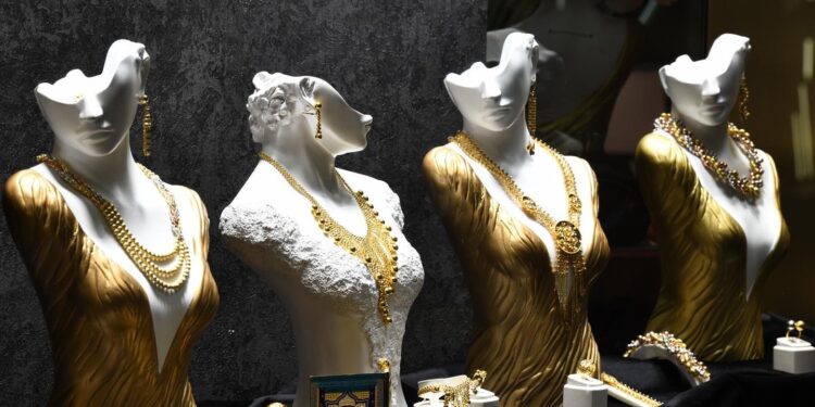 «الملاذ الآمن»: الفضة تواصل مكاسبها مدعومة بعجز في المعروض وارتفاع الطلب الصناعي