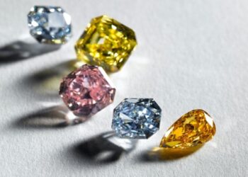 الألماس الملوّن يهيمن على سوق المجوهرات.. ارتفاعات قياسية وتحوّلات استراتيجية