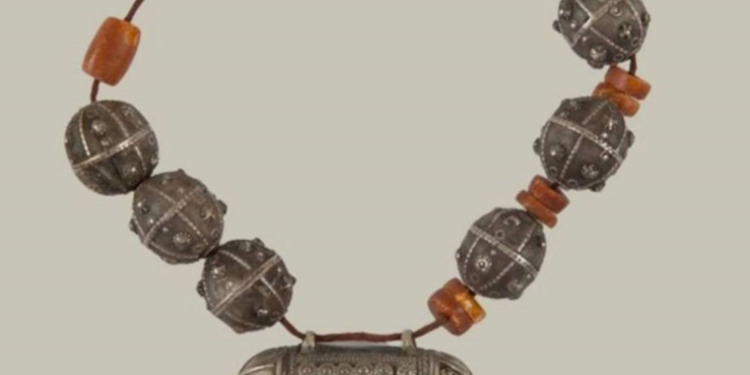 عقد يمني في هولندا يكشف تحولات المجوهرات الشعبية عبر الزمن