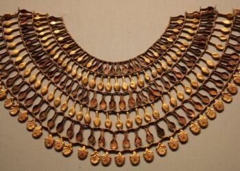 المتحف المصري الكبير يُطلق برنامجًا تدريبيًا عن صناعة الحلي في مصر القديمة