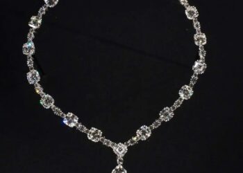 ألماسة تيفاني.. أسطورة صفراء تلمع في تاريخ المجوهرات العالمية