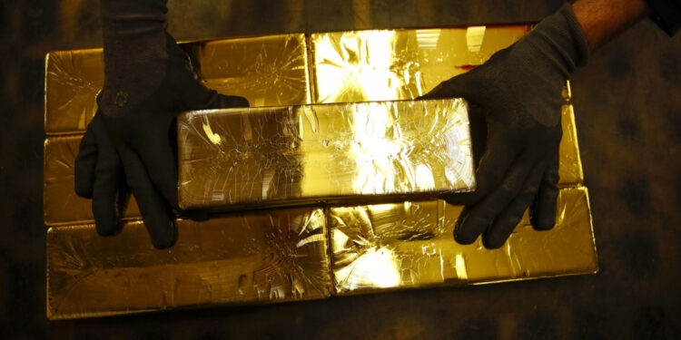 سوق الذهب يترقب قرار البيت الأبيض بشأن الرسوم الجمركية على السبائك… وترامب يؤكد الإعفاء 94 سوق الذهب يترقب قرار البيت الأبيض بشأن الرسوم الجمركية على السبائك… وترامب يؤكد الإعفاء