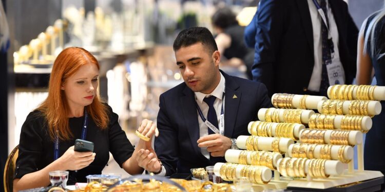 مجلس الذهب العالمي: تراجع الطلب على المجوهرات بنسبة 14% في الربع الثاني من 2025