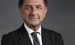 «الزين للمجوهرات» تعيّن لويس جاسيت رئيسًا تنفيذيًا جديدًا 28 «الزين للمجوهرات» تعيّن لويس جاسيت رئيسًا تنفيذيًا جديدًا