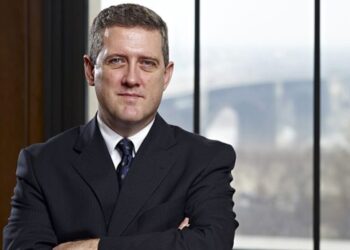 جيمس بولارد: خفض الفائدة في سبتمبر “محسوم”.. ومستعد لخلافة رئيس الفيدرالي الأمريكي