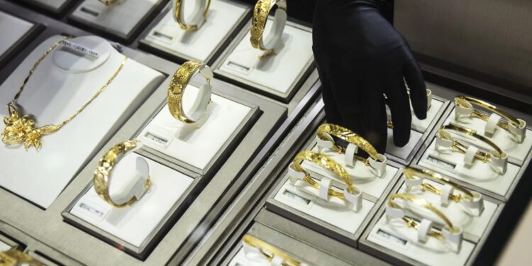 تراجع مبيعات تشاو تاي فوك للمجوهرات في الربع المالي الأول 94 تراجع مبيعات تشاو تاي فوك للمجوهرات في الربع المالي الأول