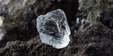 منجم الماس الأكبر في ليسوتو يسرّح 20% من العمالة وسط أزمة أسعار عالمية 1 منجم الماس الأكبر في ليسوتو يسرّح 20% من العمالة وسط أزمة أسعار عالمية