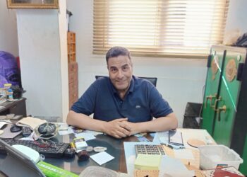 عادل نصيف يعلن خروجه من سوق الذهب بعد رحلة 50 عامًا من الإبداع اليدوي