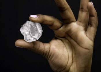 صِدام المصالح.. لماذا تصاعدات التوترات بين دي بيرز وبوتسوانا على الألماس الآن؟