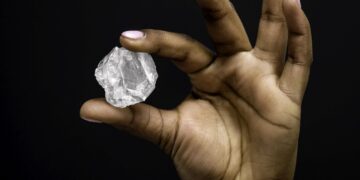 صِدام المصالح.. لماذا تصاعدات التوترات بين دي بيرز وبوتسوانا على الألماس الآن؟ 8 صِدام المصالح.. لماذا تصاعدات التوترات بين دي بيرز وبوتسوانا على الألماس الآن؟