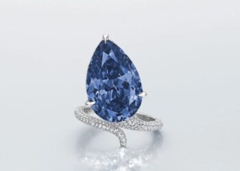 خاتم ألماسة زرقاء يتصدر مزاد كريستيز في جنيف بقيمة قد تصل إلى 30 مليون دولار