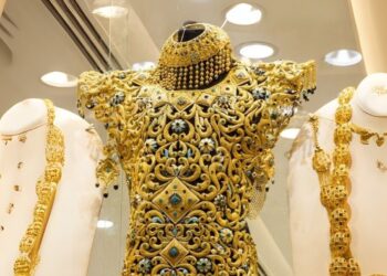 «فستان دبي» يدخل موسوعة جينيس كأثقل فستان ذهبي في العالم