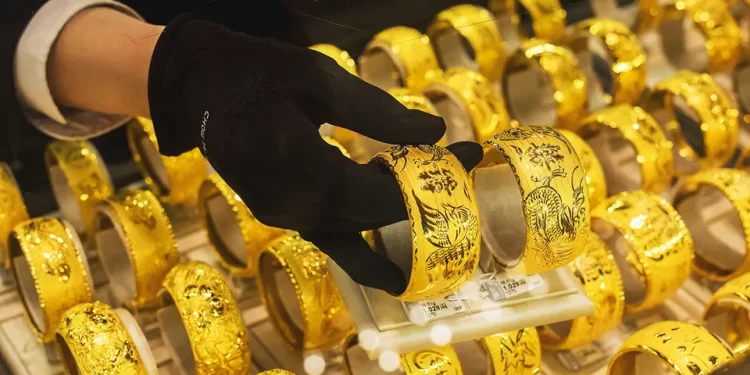 «آي صاغة»: الذهب يعاود الارتفاع وسط تجدد التوترات الجيوسياسية وحالة عدم اليقين التجاري