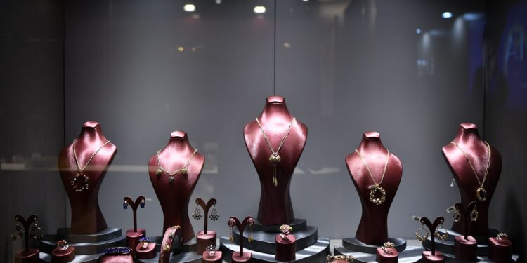انطلاق فعاليات معرض إسطنبول الدولي للمجوهرات وسط حضور عالمي واسع