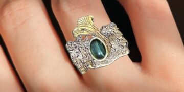 رحاب عبد العال تطلق مجموعة «لوتس».. حُليّ تستلهم رموز الحياة والتجدد في الحضارة المصرية القديمة 4 رحاب عبد العال تطلق مجموعة «لوتس».. حُليّ تستلهم رموز الحياة والتجدد في الحضارة المصرية القديمة