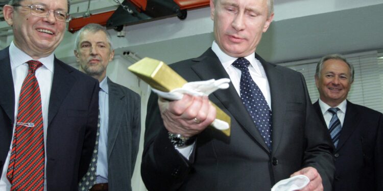 موسكو تسيّل ذهب الصندوق السيادي وتُبقي على الاحتياطيات الأساسية